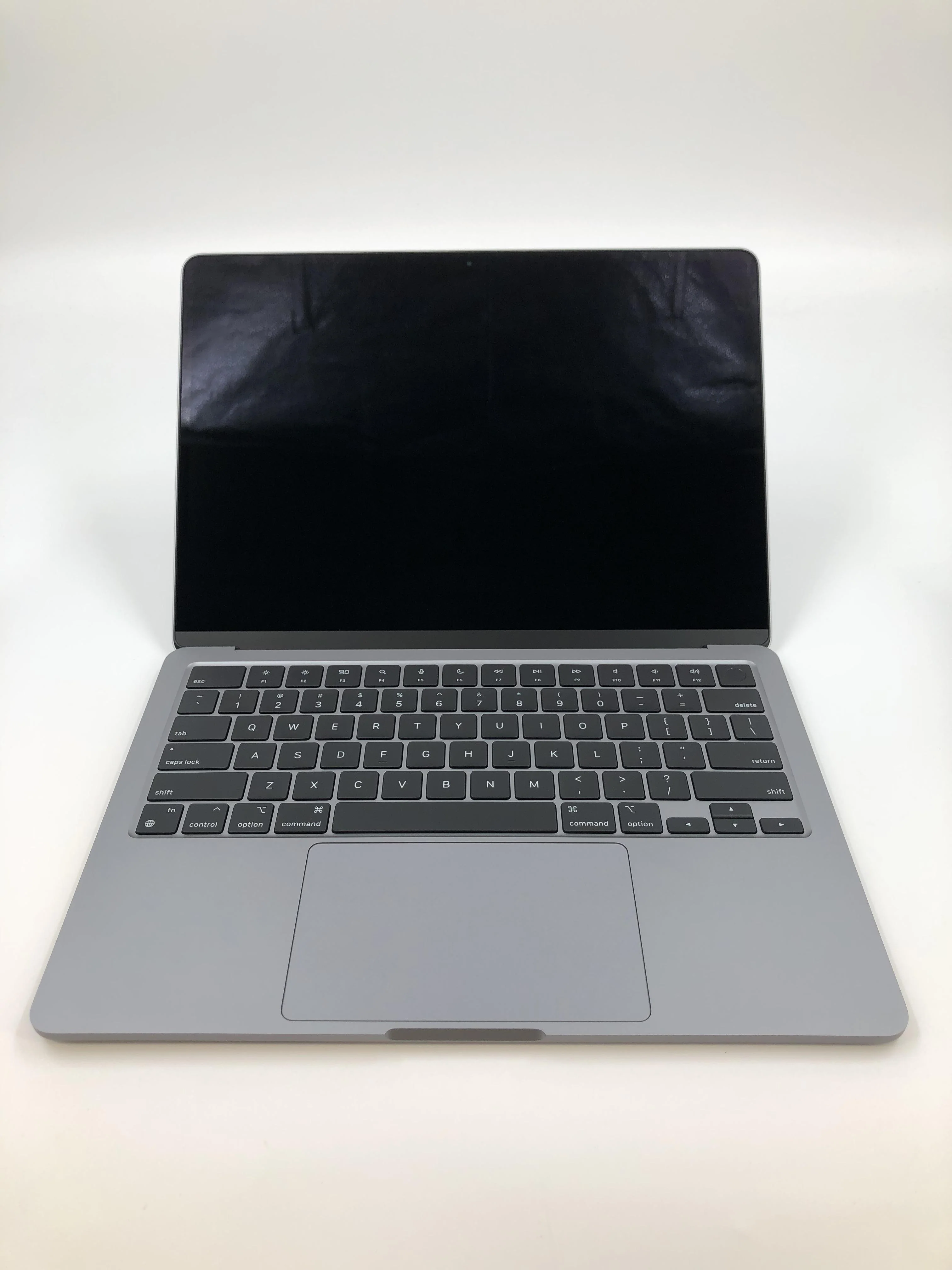 MacBook Air 13 2022 M2 8-Core CPU 8-Core GPU 16GB 256GB Space Gray Excellent - Image 2