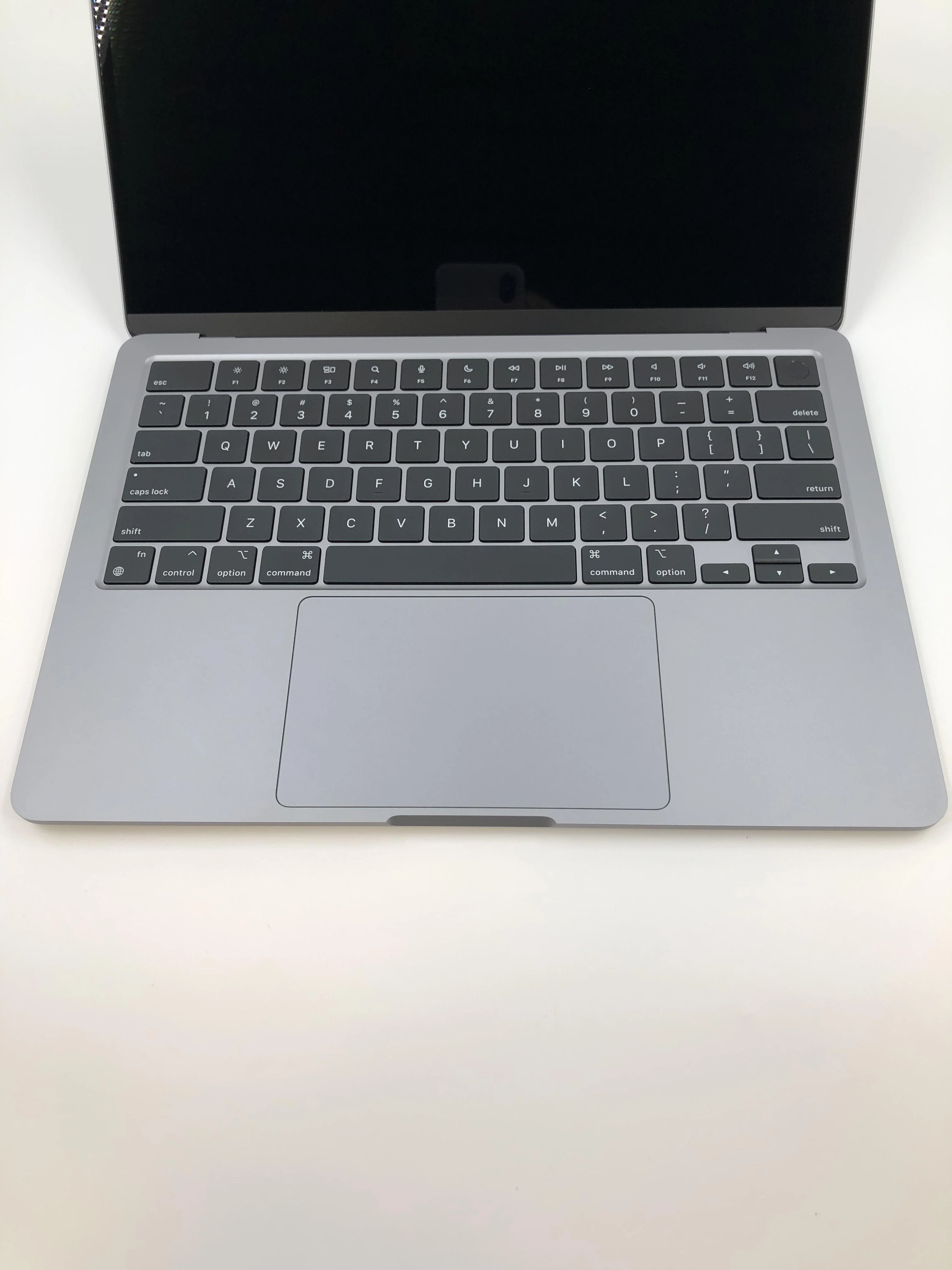 MacBook Air 13 2022 M2 8-Core CPU 8-Core GPU 16GB 256GB Space Gray Excellent - Image 3