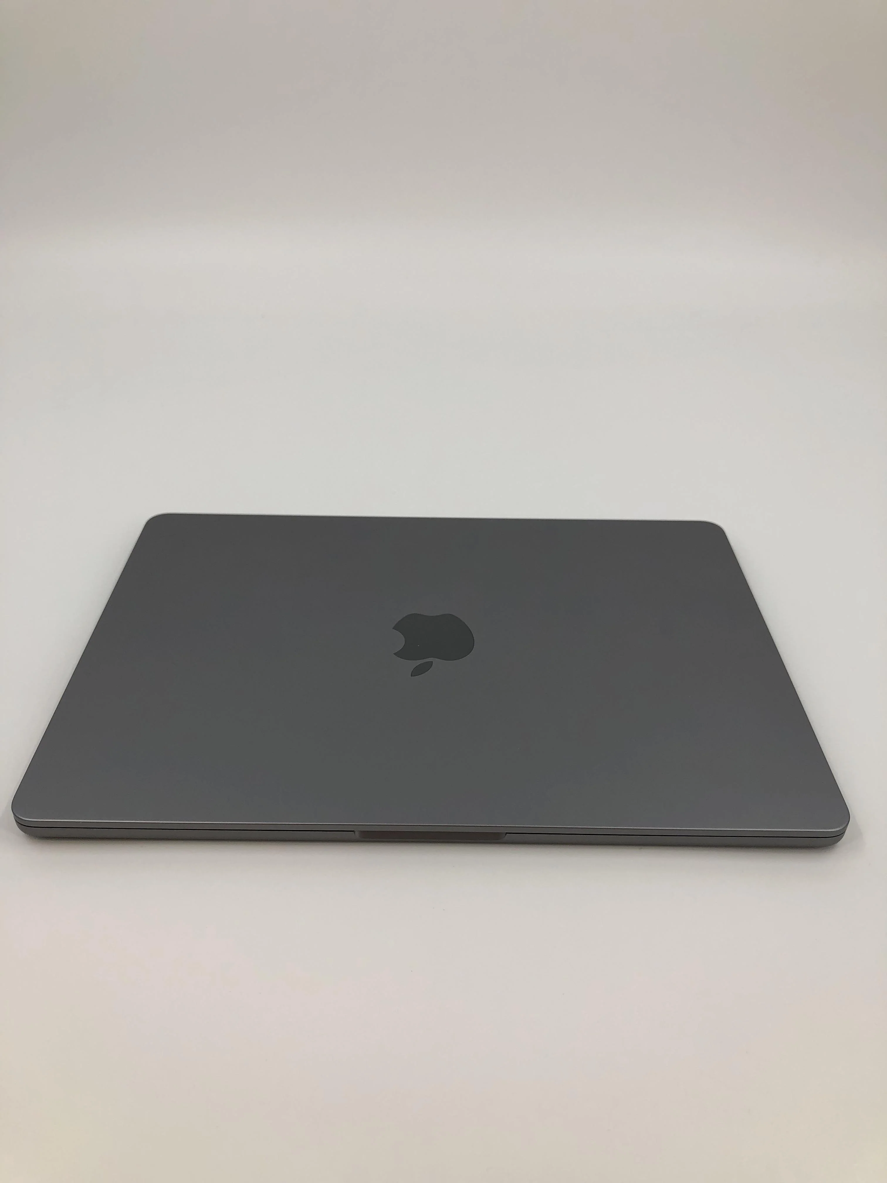 MacBook Air 13 2022 M2 8-Core CPU 8-Core GPU 16GB 256GB Space Gray Excellent - Image 4