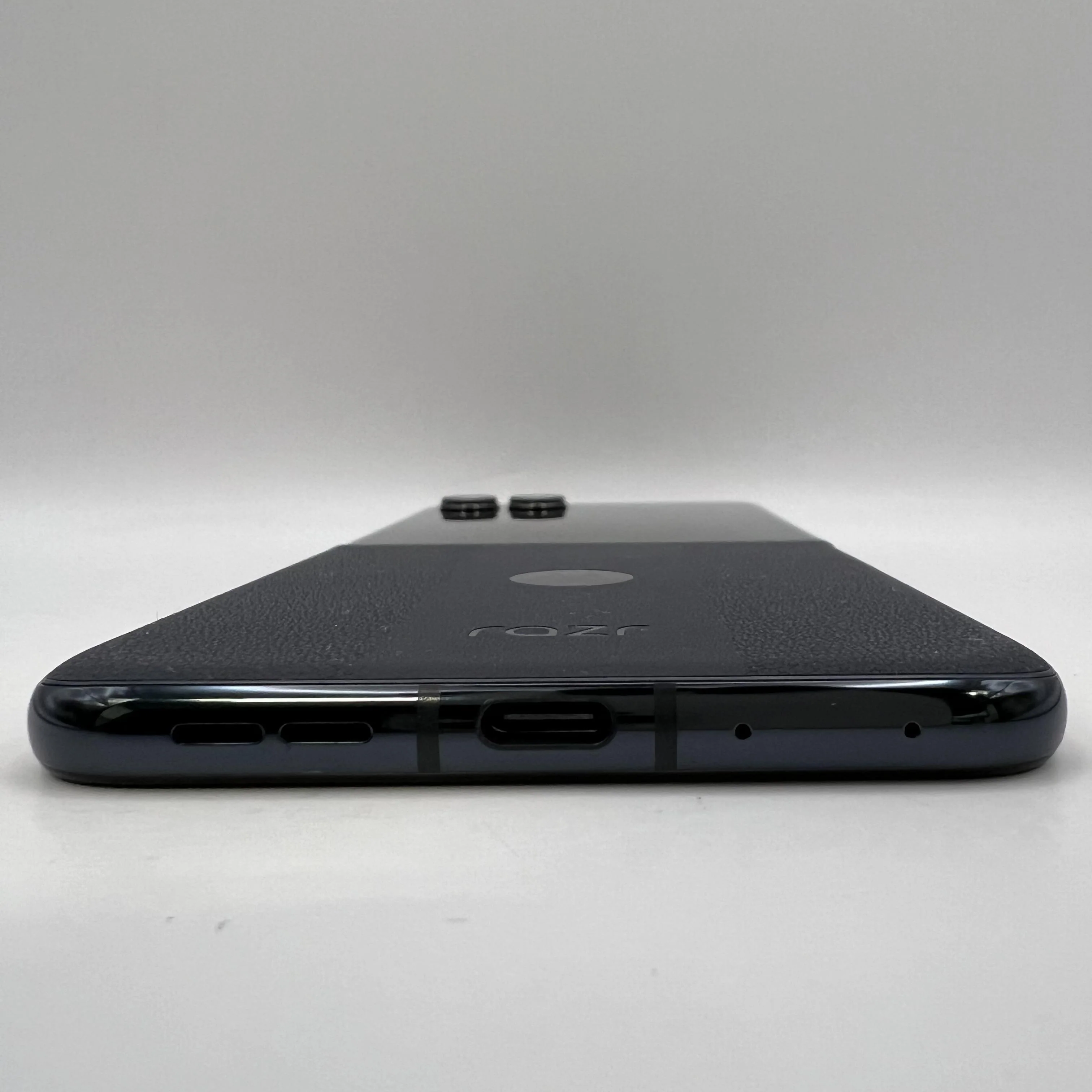Motorola Razr Plus 2024 256GB Midnight Blue AT&T Excellent Condition - Image 6