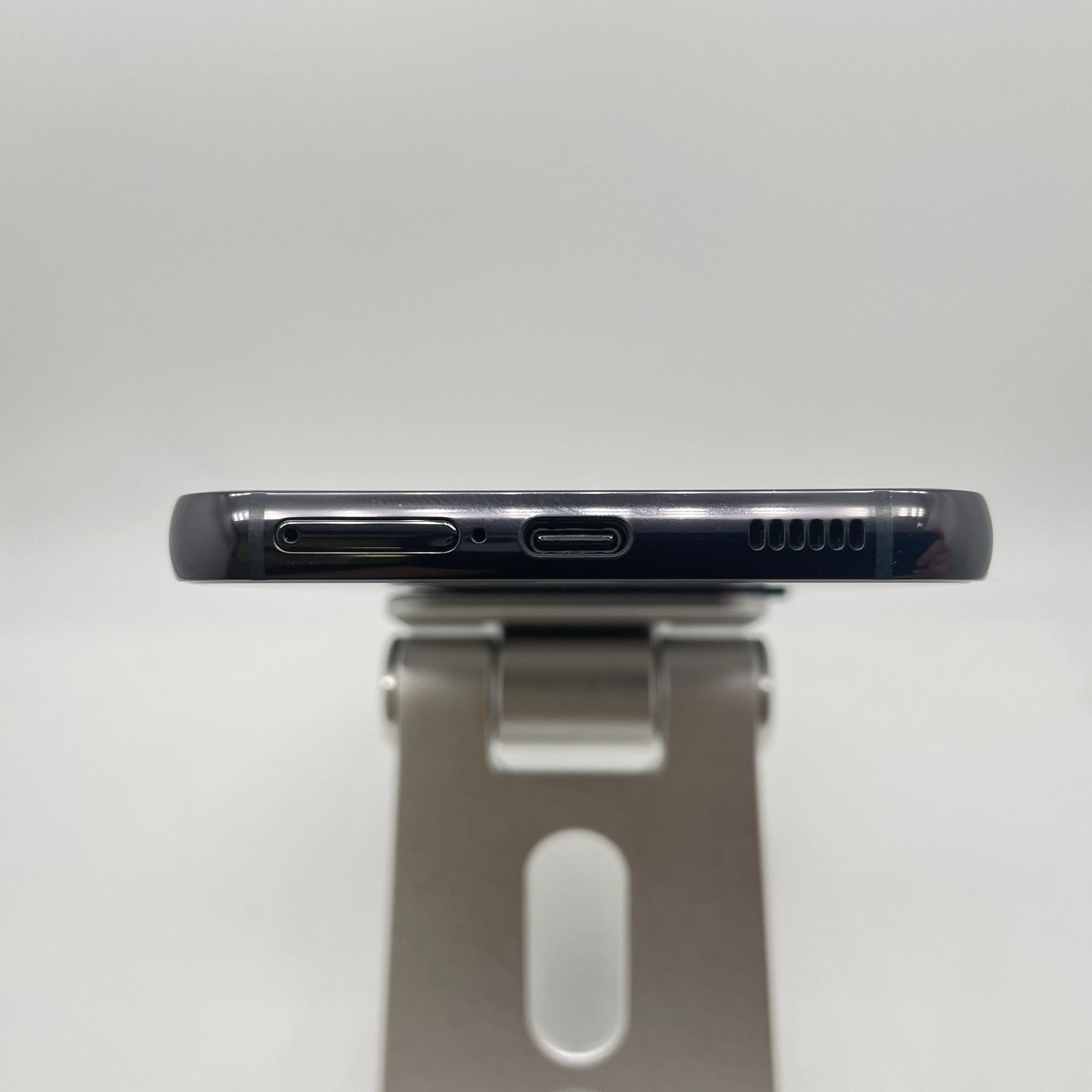 Samsung Galaxy S22 5G 128GB Phantom Black Unlocked Good Condition - Image 8