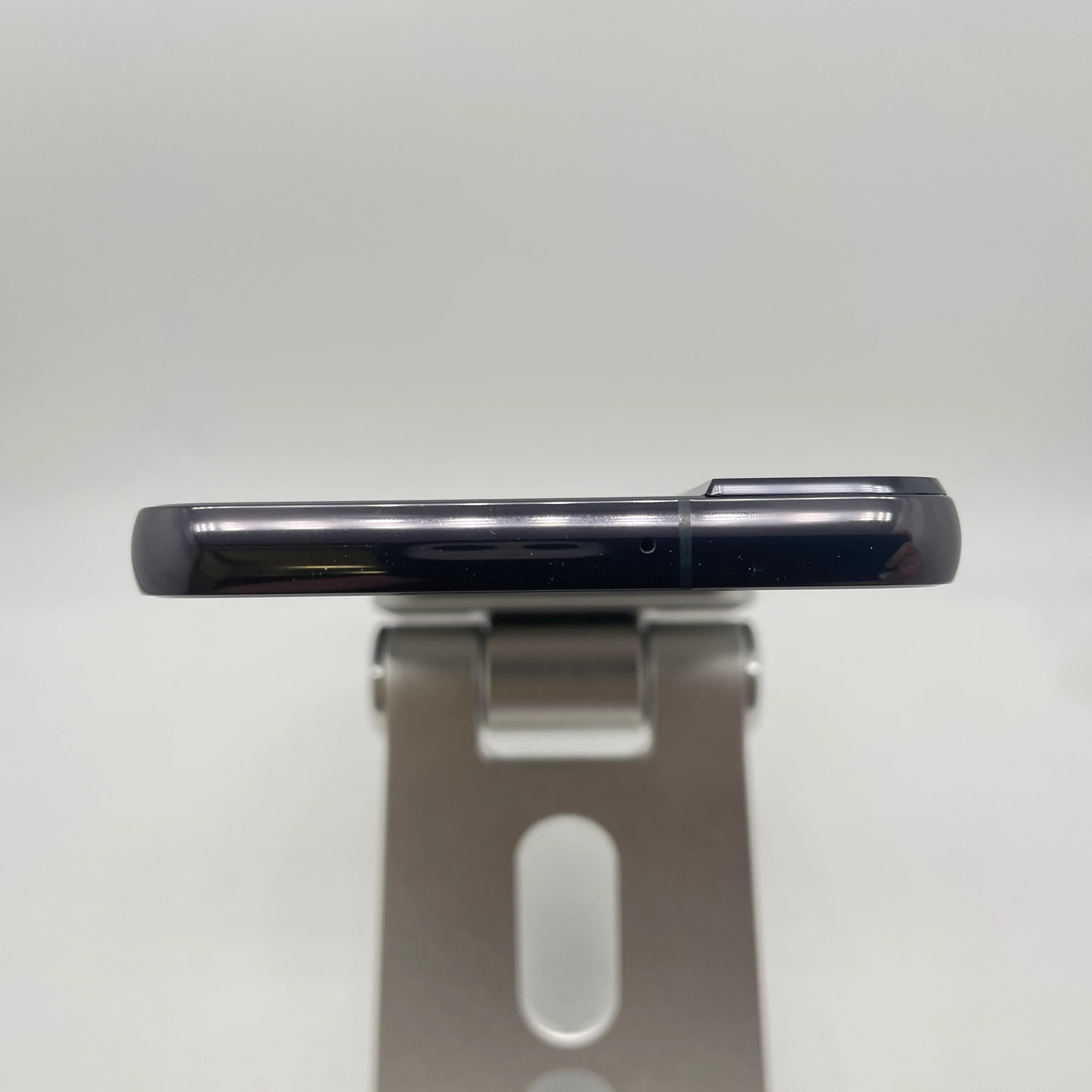 Samsung Galaxy S22 5G 128GB Phantom Black Unlocked Very Good Condition - Image 7