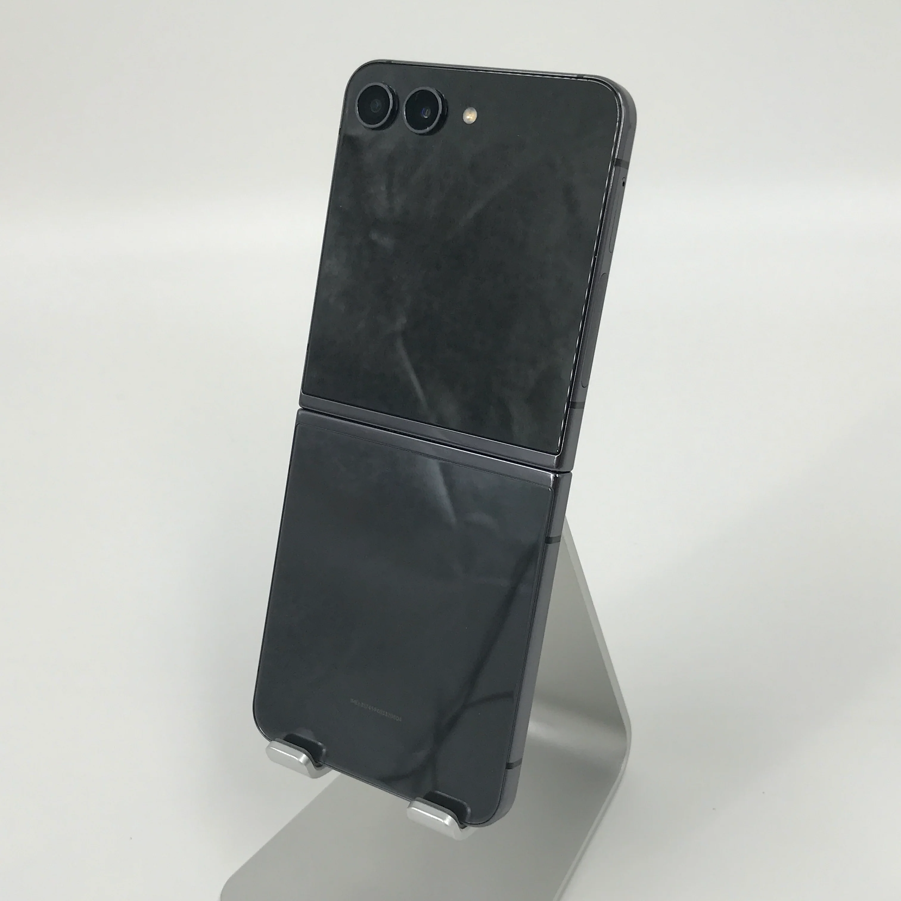 Samsung Galaxy Z Flip5 512GB Graphite Unlocked Good Condition - Image 3